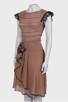 Fitted dress with frill