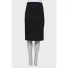 Skirt with a pattern on the front, with a tag