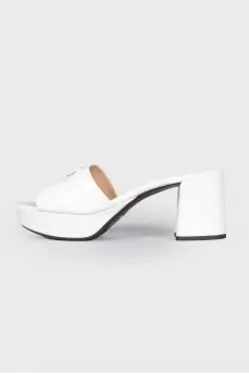 Lacquer mules with brand logo