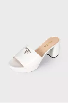Lacquer mules with brand logo