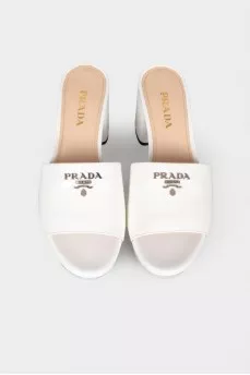 Lacquer mules with brand logo
