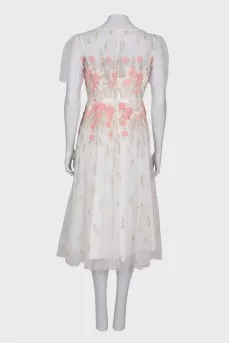 White dress with flower embroidery