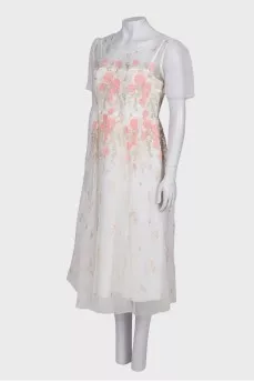 White dress with flower embroidery