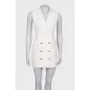 White dress close-fitting in the waist