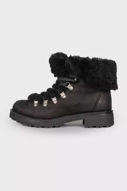 Insulated nubuck boots