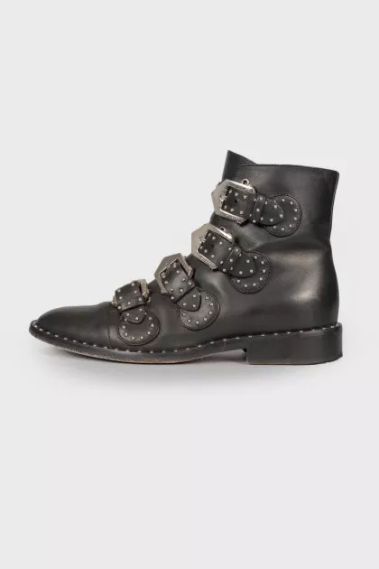Leather boots with rhinestones