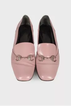 Low-heeled patent leather shoes