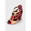 Leather sandals with geometric decor