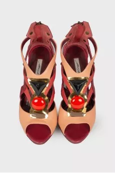 Leather sandals with geometric decor