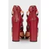 Leather sandals with geometric decor