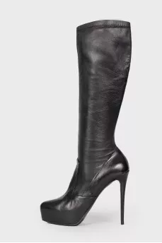 Leather boots with high heels