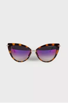 Sunglasses in leopard print