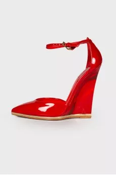Red patent leather pumps