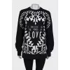 Black sweatshirt in print