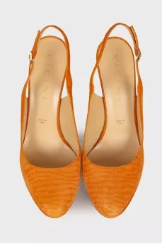 Brown embossed shoes
