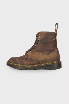 Boots in camouflage print