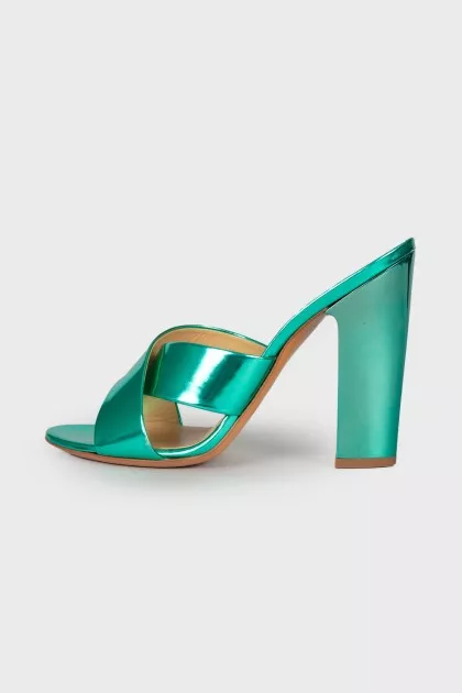 Lacquered sandals with curly heels