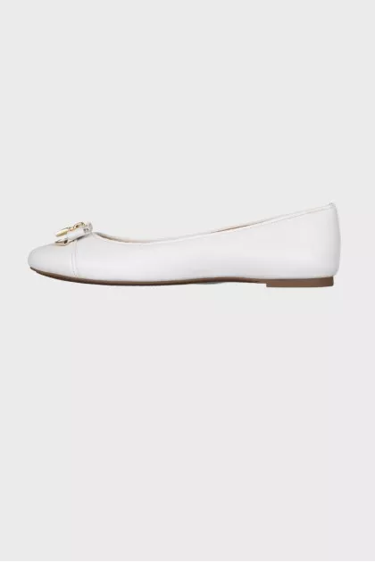 White ballerinas with a bow