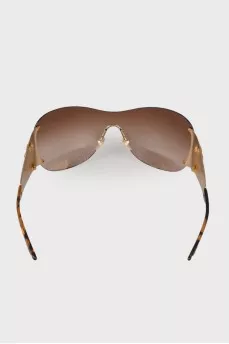 Sunglasses with brand logo