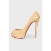 Beige patent leather pumps