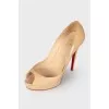 Beige patent leather pumps