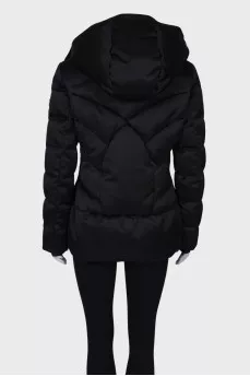 Стьобана чорна куртка