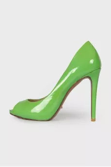 Peep-toe patent leather shoes