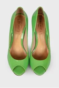 Peep-toe patent leather shoes