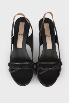 Leather sandals with bow