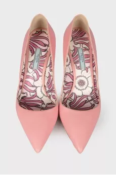 Pink pointed toe pumps