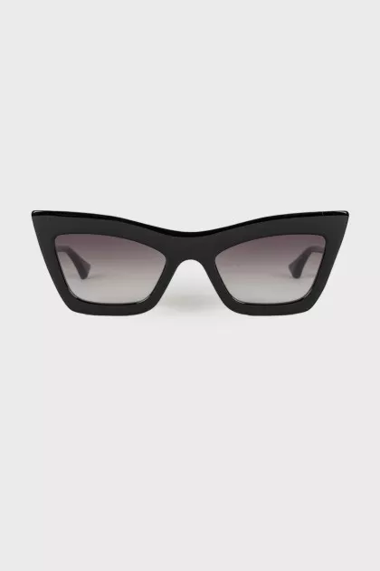 Black cat eye sunglasses