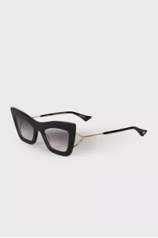 Black cat eye sunglasses