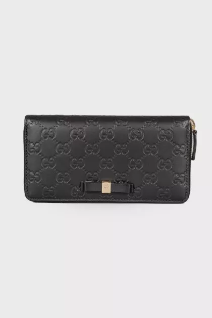 Leather wallet in signature print