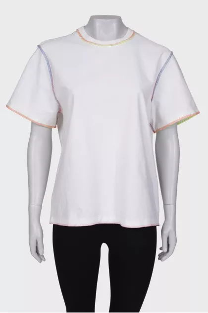 White T-shirt with decorative stitching