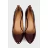 Maroon heeled pumps