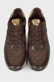 Sneakers with branded logo and tag