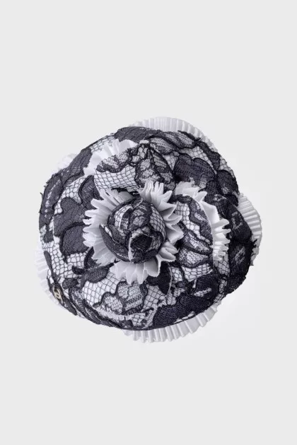 Brooch in the shape of a flower