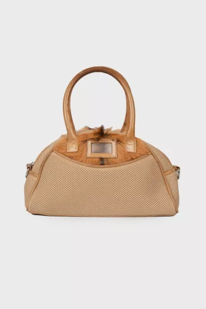 Mesh bag with fur