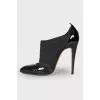 Lacquered mesh shoes