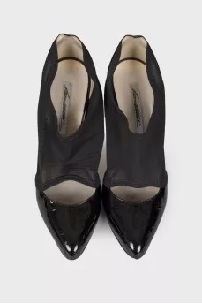 Lacquered mesh shoes