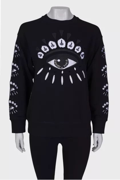 Black sweatshirt with embroidery