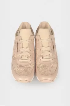 Beige sneakers with lace