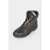 Leather boots with zip