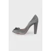 Bow suede shoes