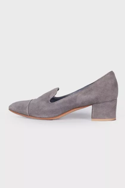 Suede gray pumps
