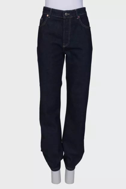 Jeans with a hemmed hem, with a tag