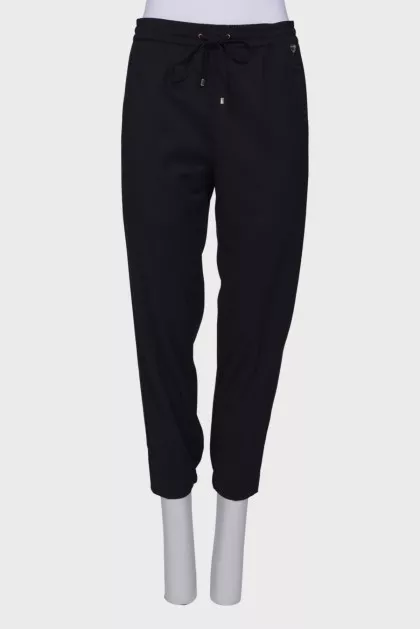 Loose trousers