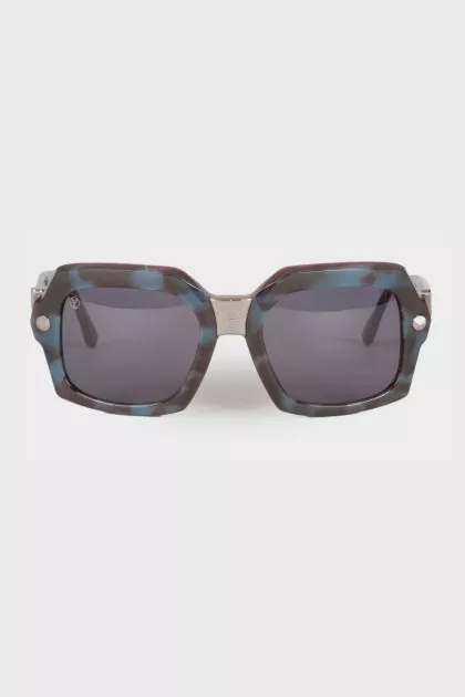 Sunglasses in animal print