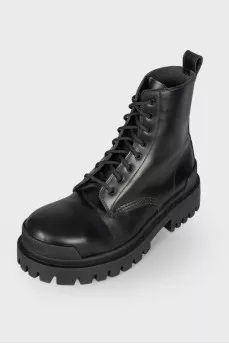 Leather boots with brand logo