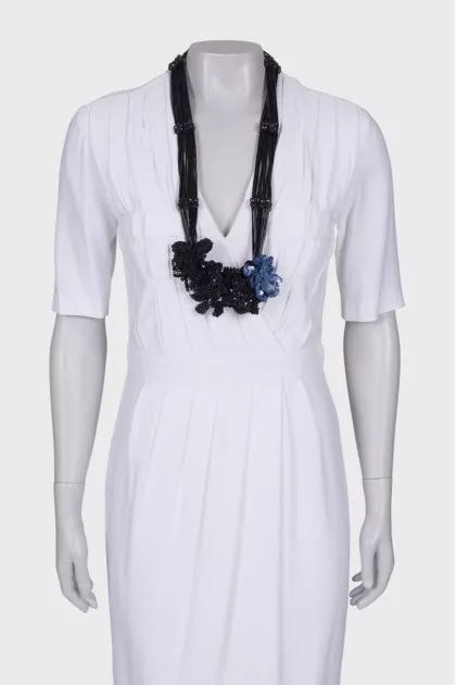 Black necklace-belt decorated with flowers